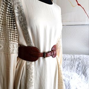 Tooled brown leather belt M